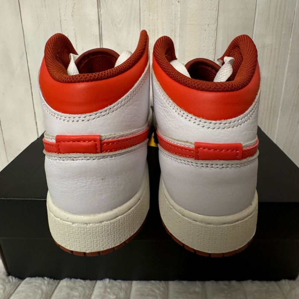 Air Jordan 1 Mid SE - Lobsters - Basketball Shoes Size - 5.5Y / 7W - Picture 7 of 11